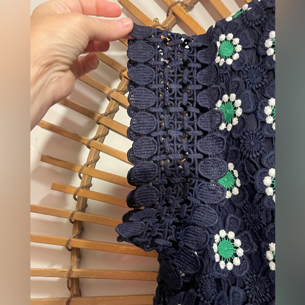 J. Crew Navy & Green Floral Crochet Lace Blouse Cap Sleeve  Preppy Classic Sz M - Picture 4 of 10